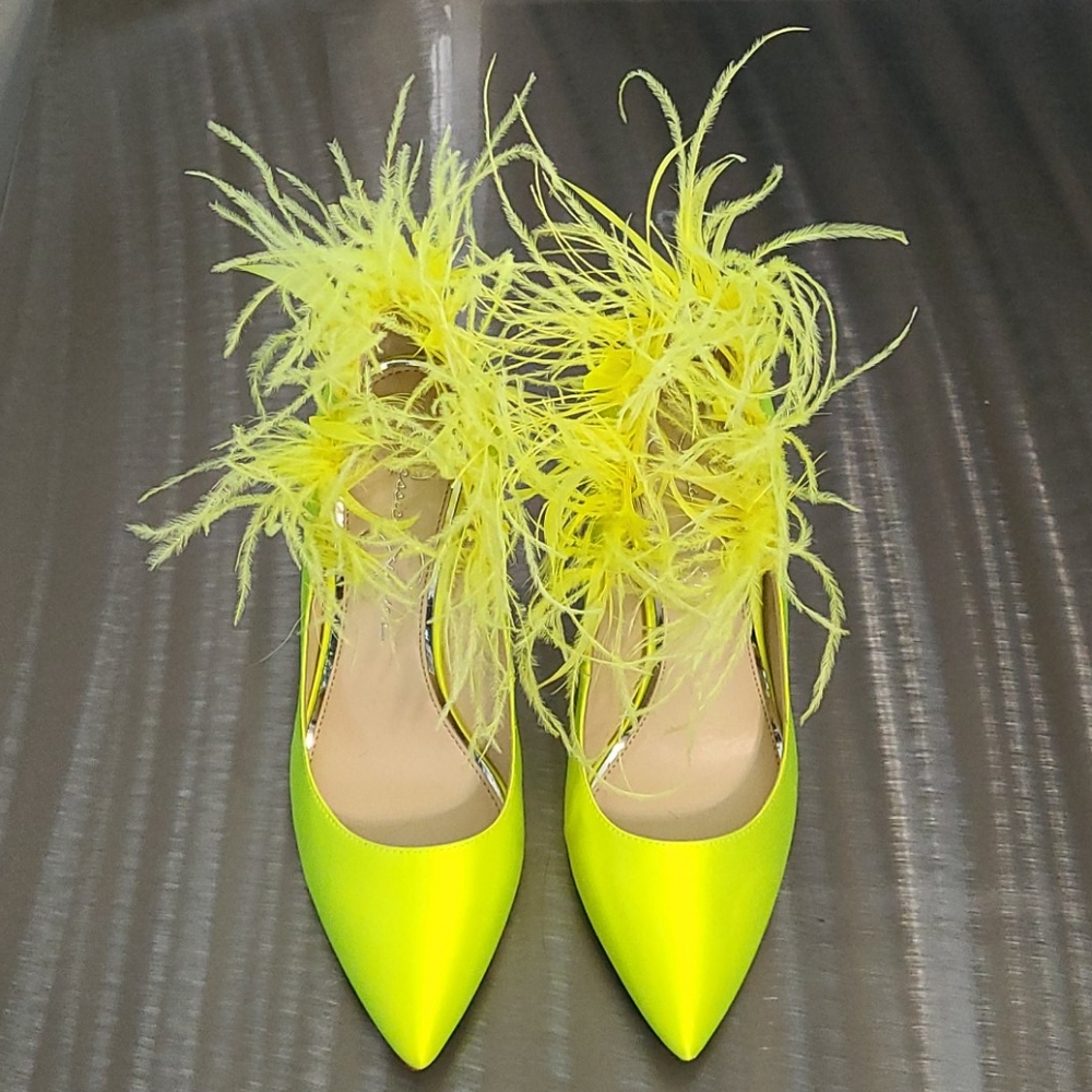 JESSICA SIMPSON NEON YELLOW FEATHER FAB PUMP🤩💛👠